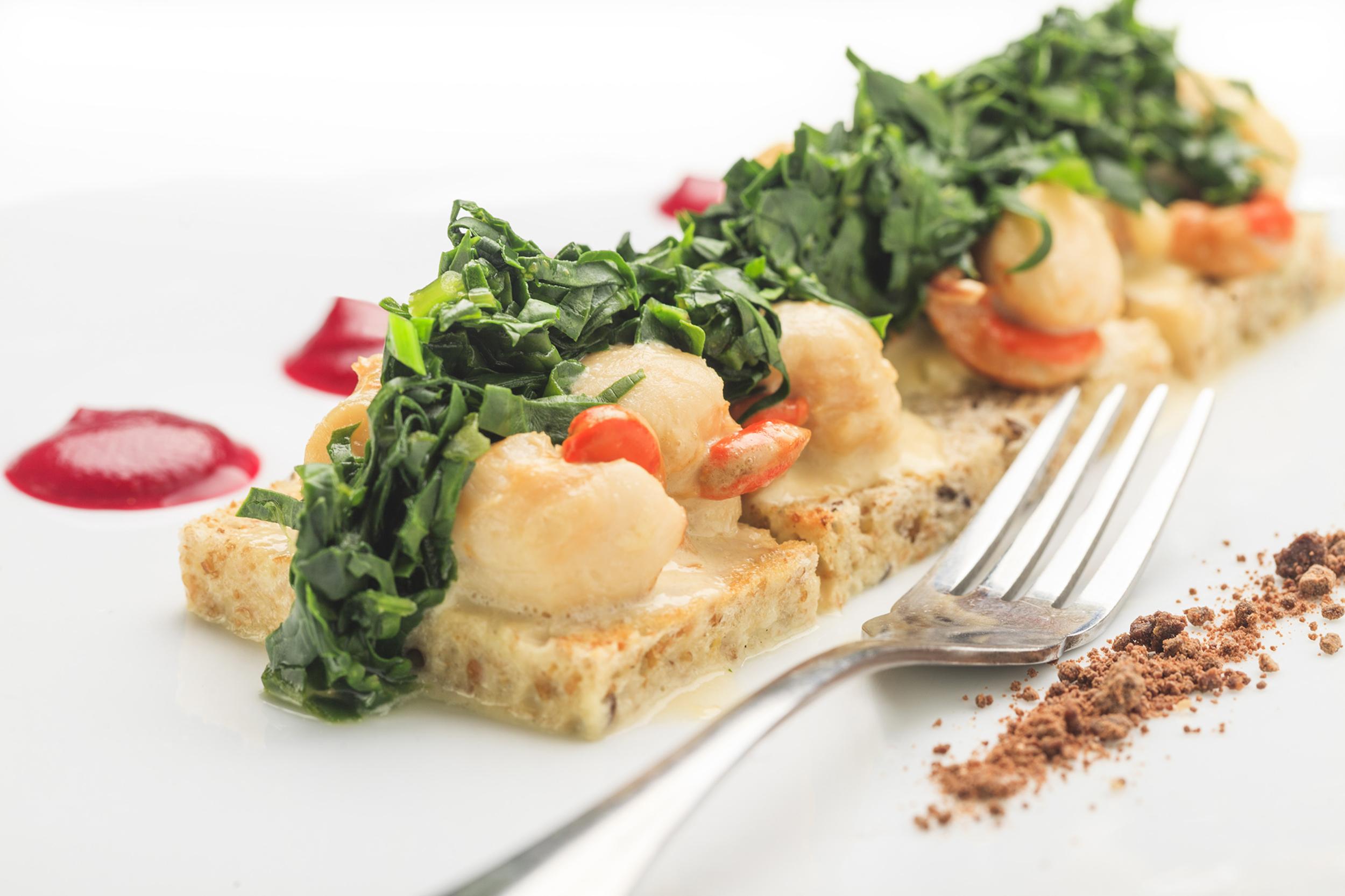 호텔 리갈 퍼시픽 산티아고 외부 사진 A dish of chickpeas with kale
