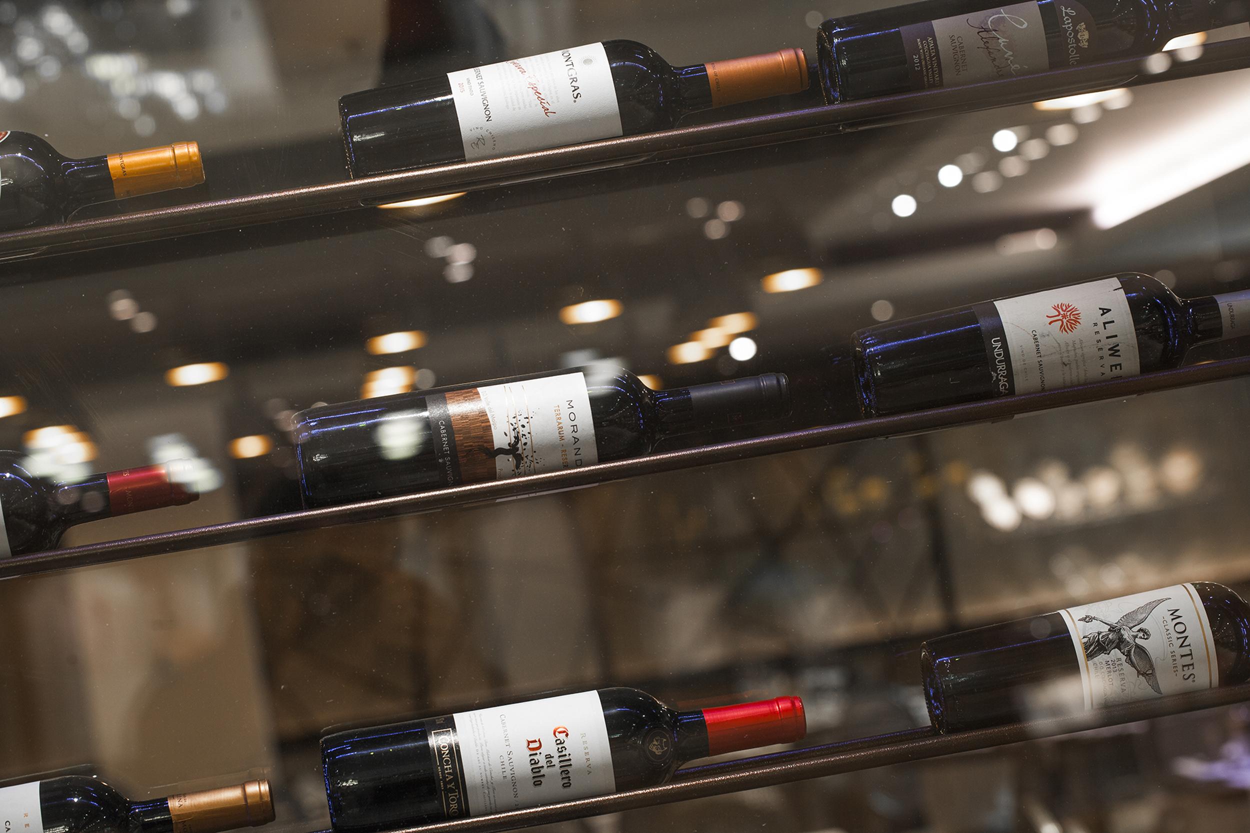 호텔 리갈 퍼시픽 산티아고 외부 사진 Wine bottles