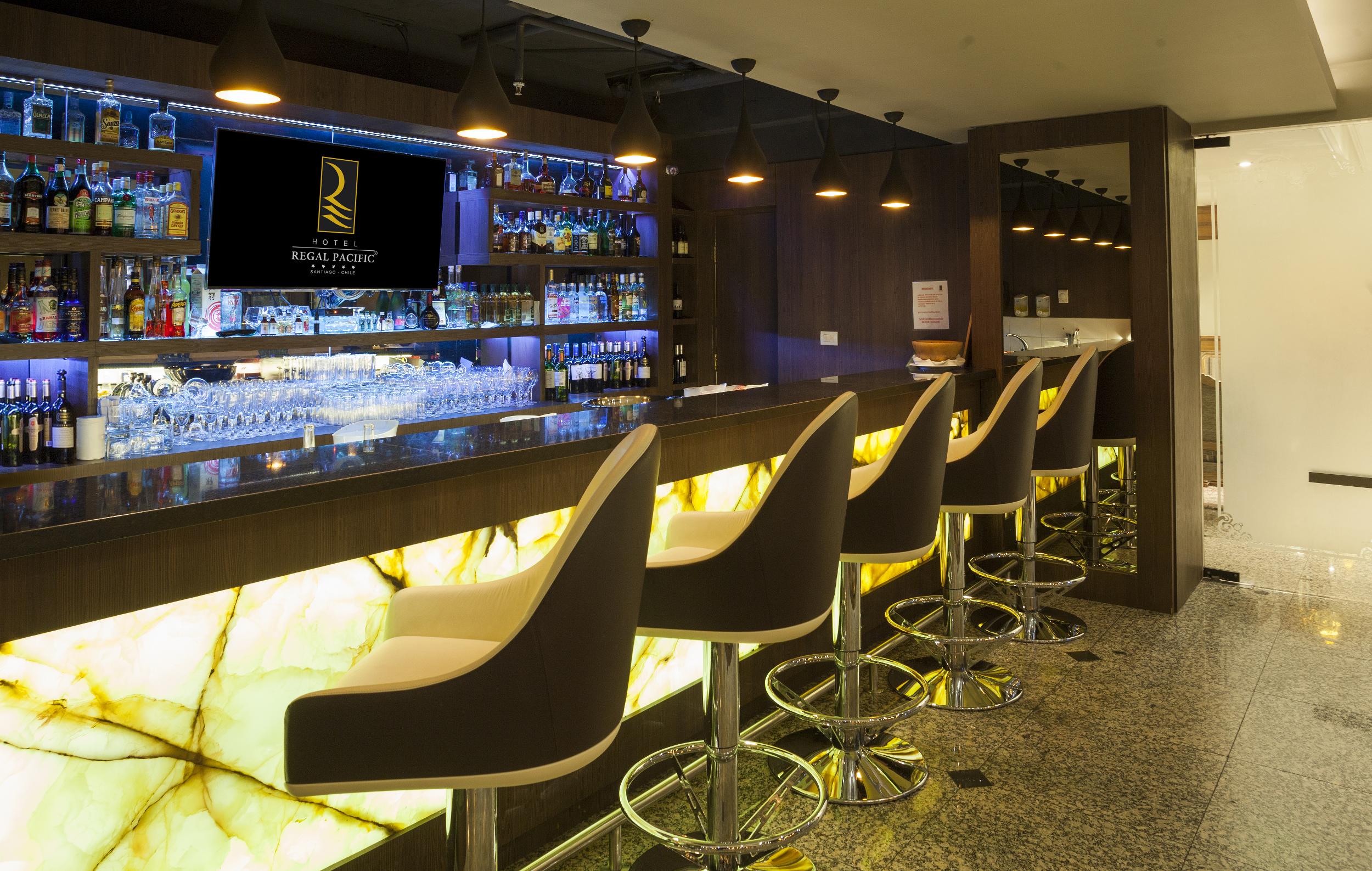 호텔 리갈 퍼시픽 산티아고 외부 사진 The bar at the R Lounge