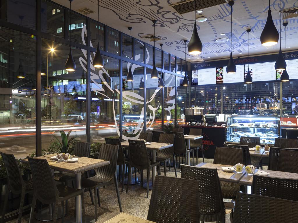 호텔 리갈 퍼시픽 산티아고 외부 사진 Interior of a typical café