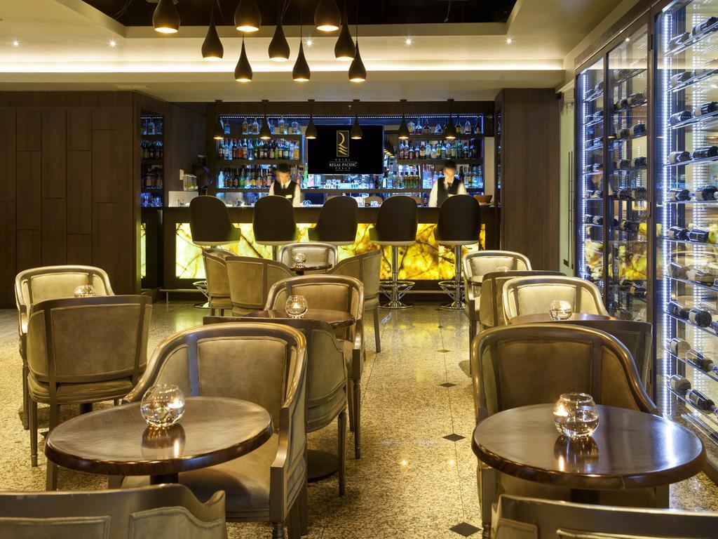 호텔 리갈 퍼시픽 산티아고 외부 사진 The bar at the hotel